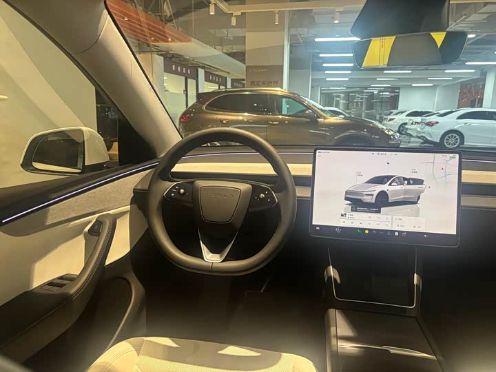 Photo 8 - Tesla Model Y