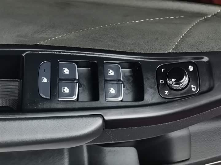 Фото 9 - Bestune B70S