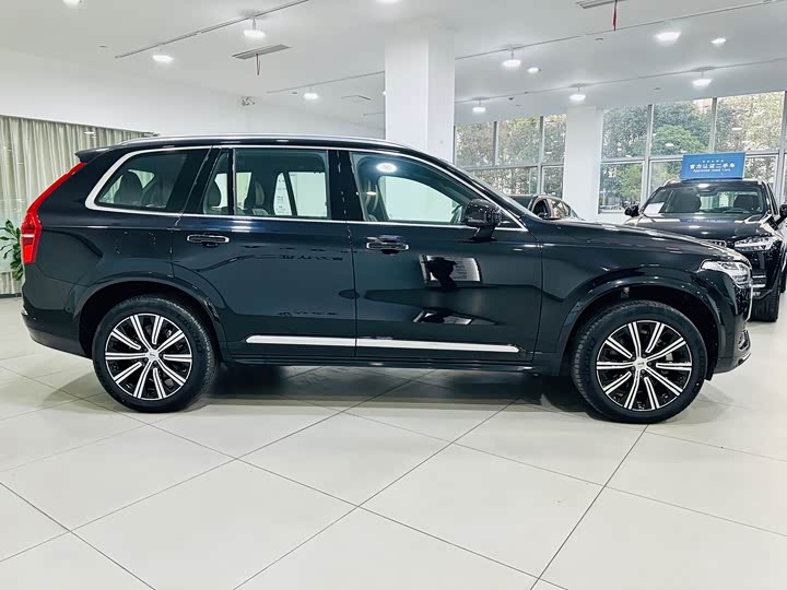 Фото 4 - Volvo XC90