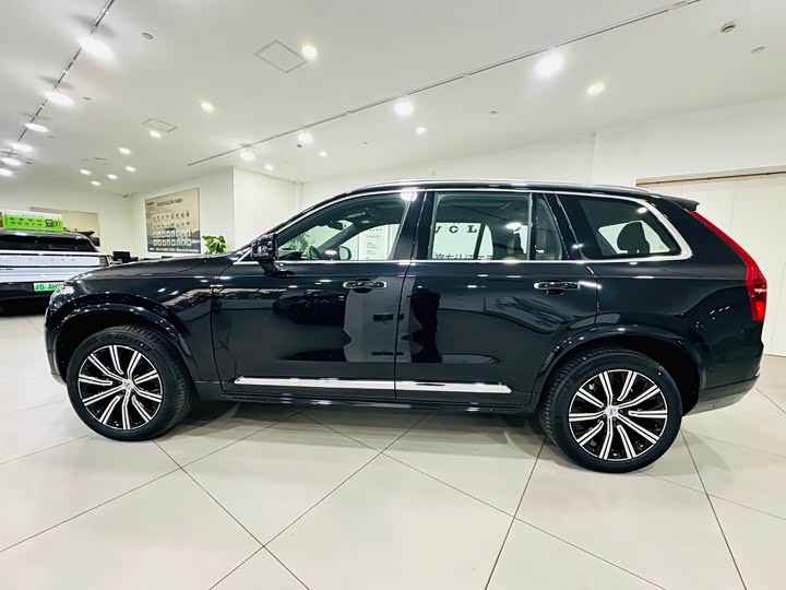 Фото 8 - Volvo XC90