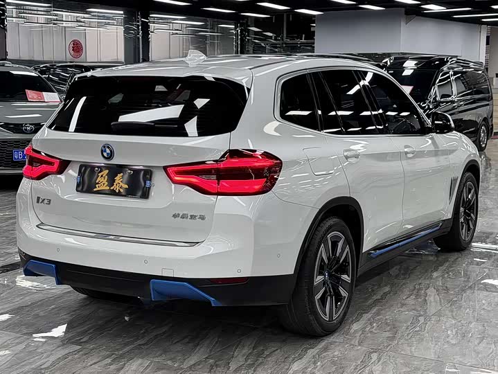 Photo 5 - BMW iX3