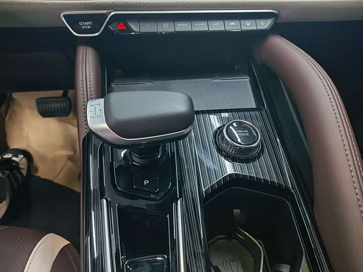 Фото 8 - Geely Monjaro