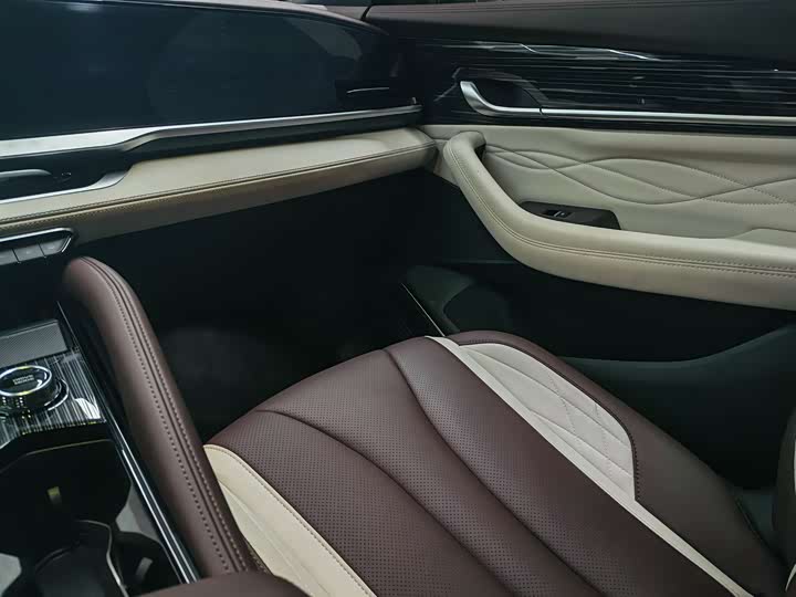 Фото 9 - Geely Monjaro