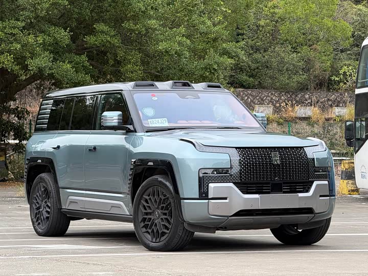 Фото 3 - BYD Yangwang U8