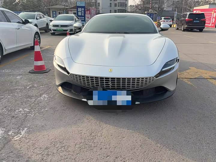 Photo 2 - Ferrari Roma