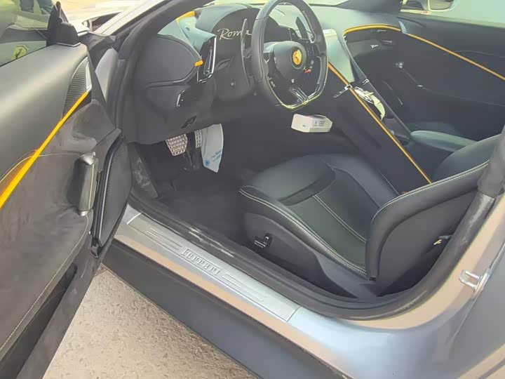 Photo 4 - Ferrari Roma