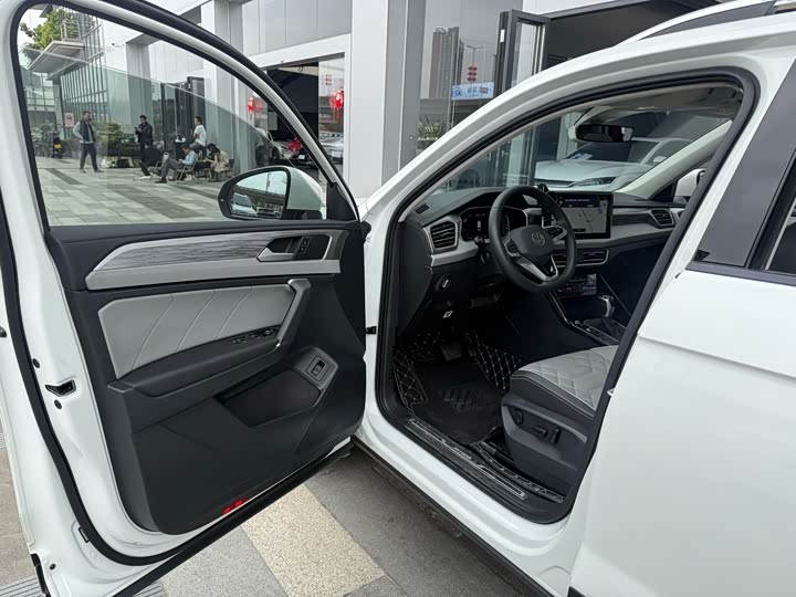 Фото 8 - Volkswagen Tayron