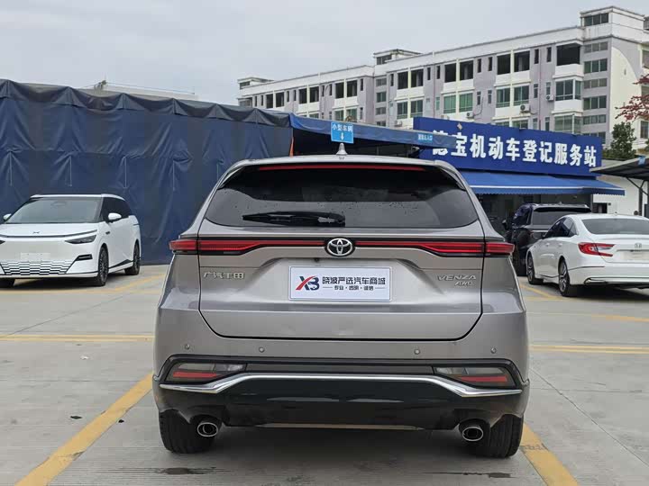 Photo 8 - Toyota Venza