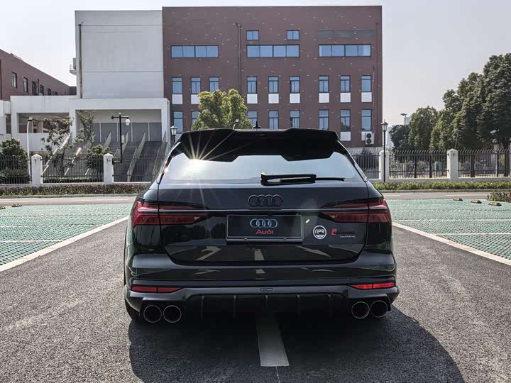 Фото 8 - Audi A6