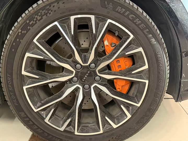 Фото 7 - Zeekr 7X