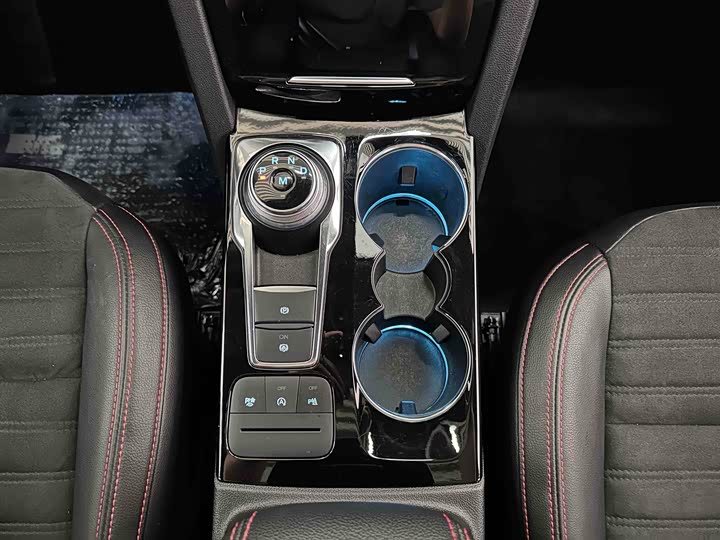 Фото 9 - Ford Escape