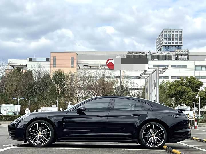 Фото 3 - Porsche Panamera