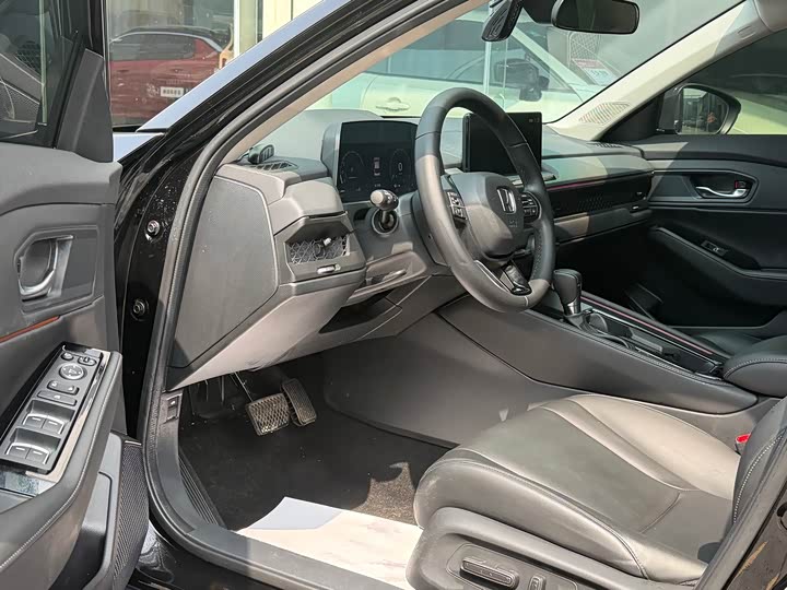 Photo 7 - Honda Accord