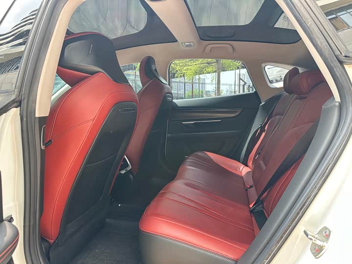 Фото 8 - XPeng P7