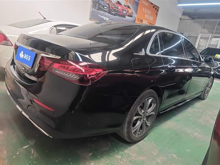 Фото 3 - Mercedes-Benz E-Class