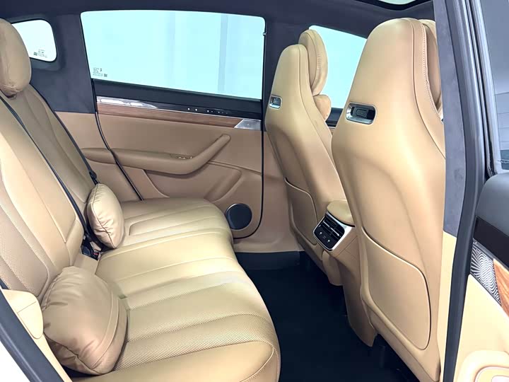 Фото 9 - Luxeed R7