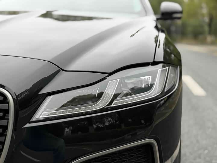 Фото 8 - Jaguar XF L