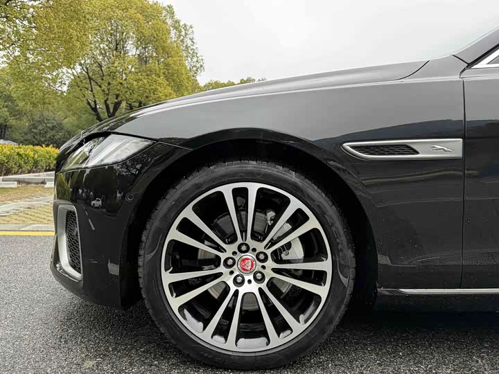 Фото 9 - Jaguar XF L