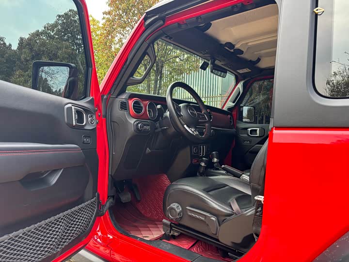 Photo 6 - Jeep Wrangler