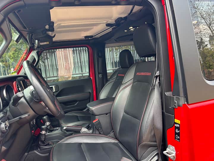 Photo 7 - Jeep Wrangler