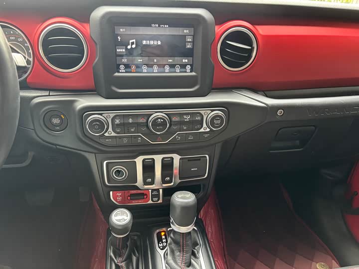 Photo 9 - Jeep Wrangler