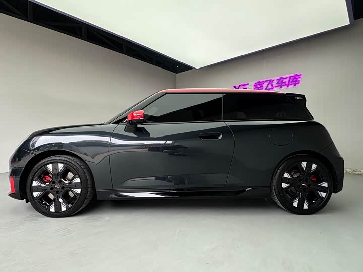 Фото 2 - Mini Cooper JCW