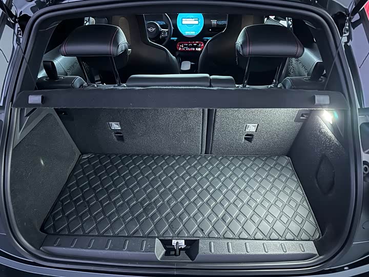 Фото 9 - Mini Cooper JCW