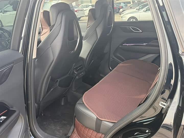 Фото 7 - Hongqi HS3