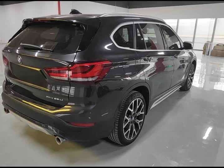 Фото 9 - BMW X1