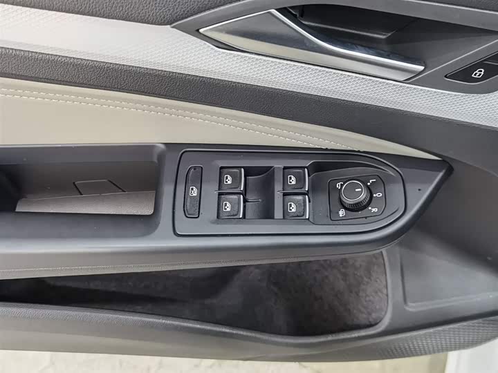 Фото 9 - Volkswagen Golf