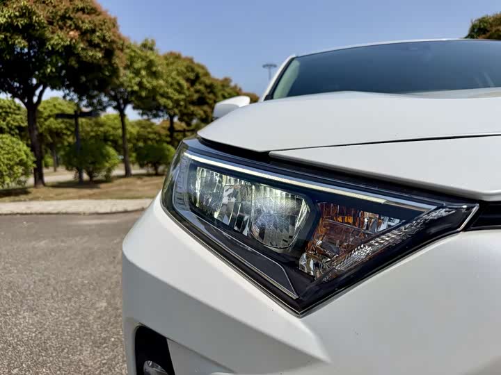 Фото 5 - Toyota RAV4