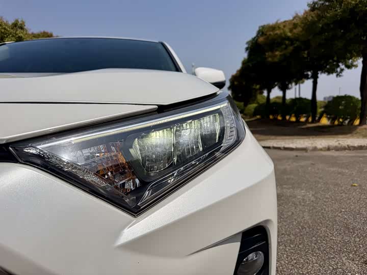 Фото 6 - Toyota RAV4