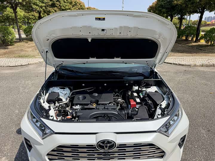 Фото 9 - Toyota RAV4