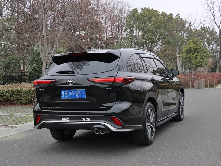 Фото 3 - Toyota Crown Kluger