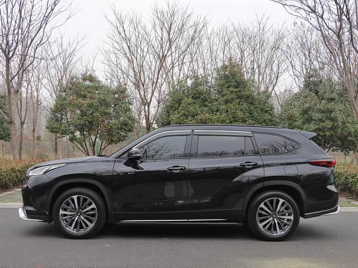 Фото 4 - Toyota Crown Kluger