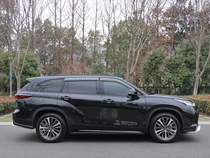 Фото 7 - Toyota Crown Kluger