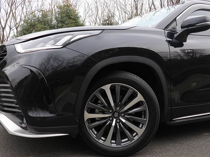 Фото 8 - Toyota Crown Kluger