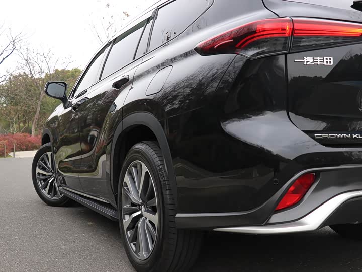 Фото 9 - Toyota Crown Kluger