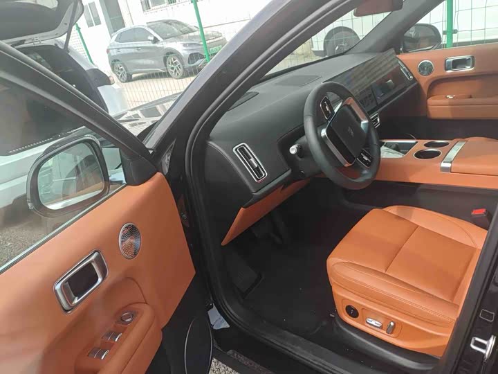 Photo 3 - LiXiang L6