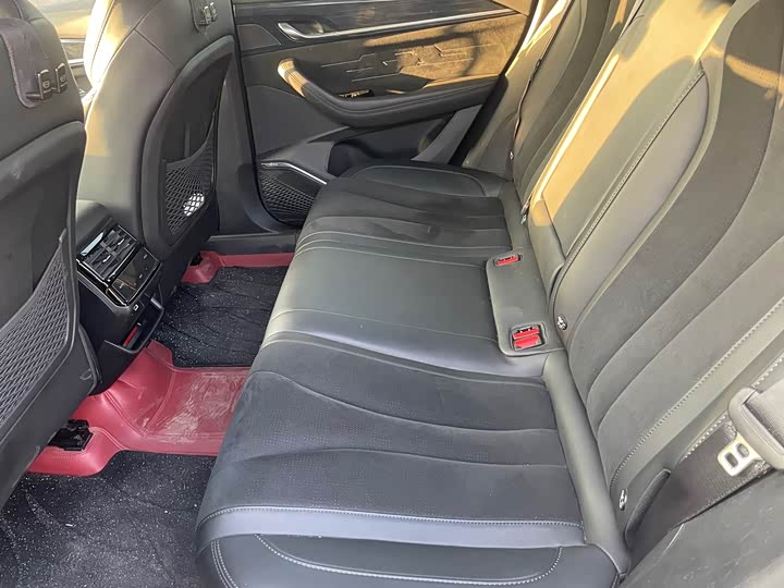 Фото 5 - Geely Monjaro