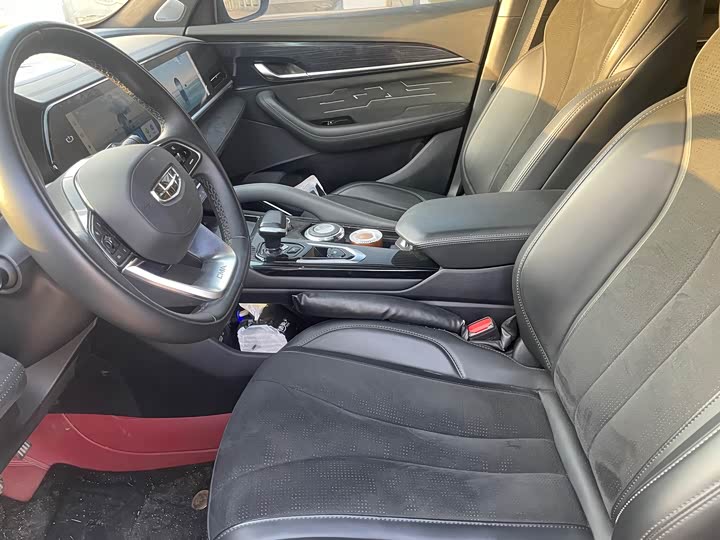 Фото 6 - Geely Monjaro