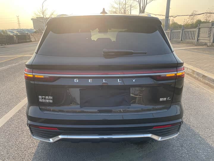 Фото 8 - Geely Monjaro