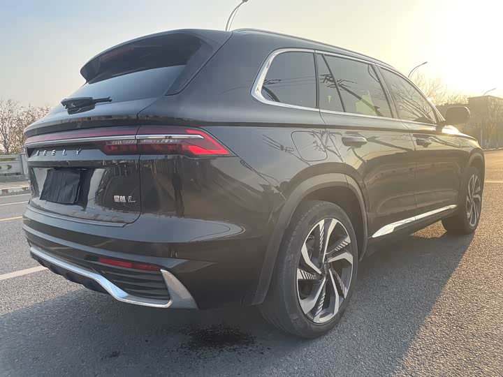 Фото 9 - Geely Monjaro