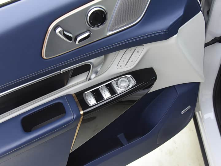 Photo 9 - Buick GL8 Century