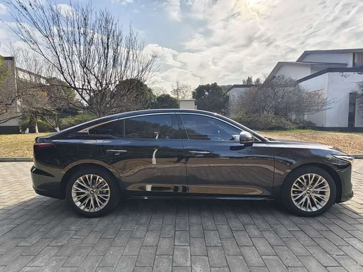 Фото 8 - Bestune B70