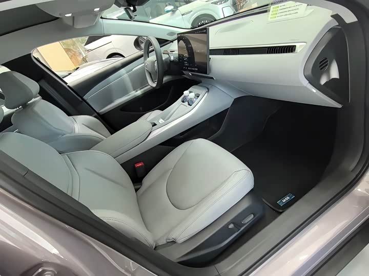 Фото 3 - XPeng Mona M03