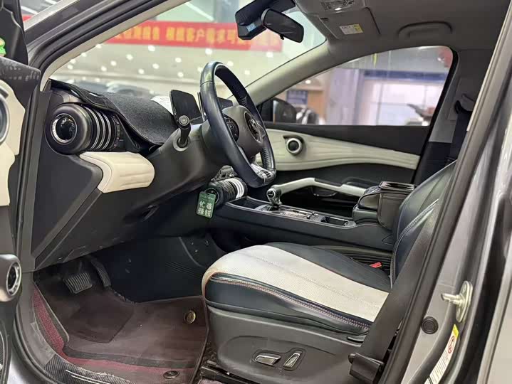 Фото 6 - BYD Yuan Plus