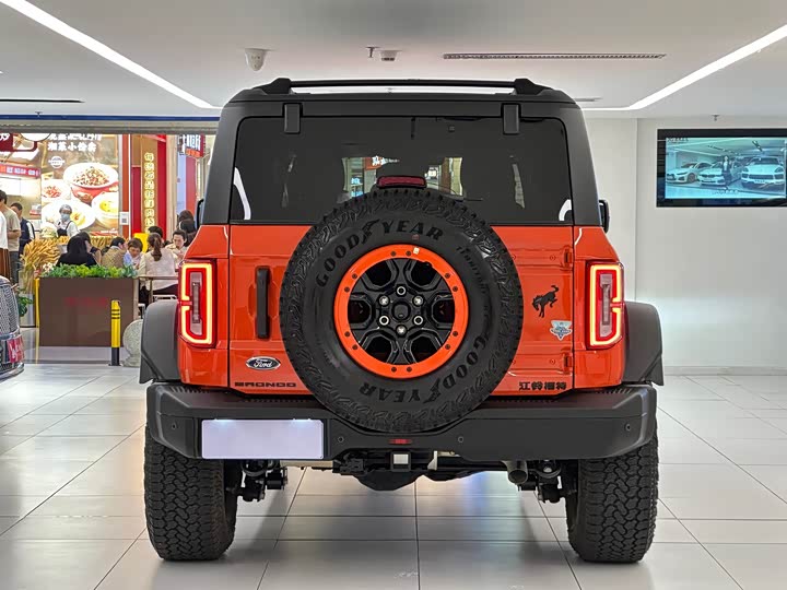 Фото 6 - Ford Bronco