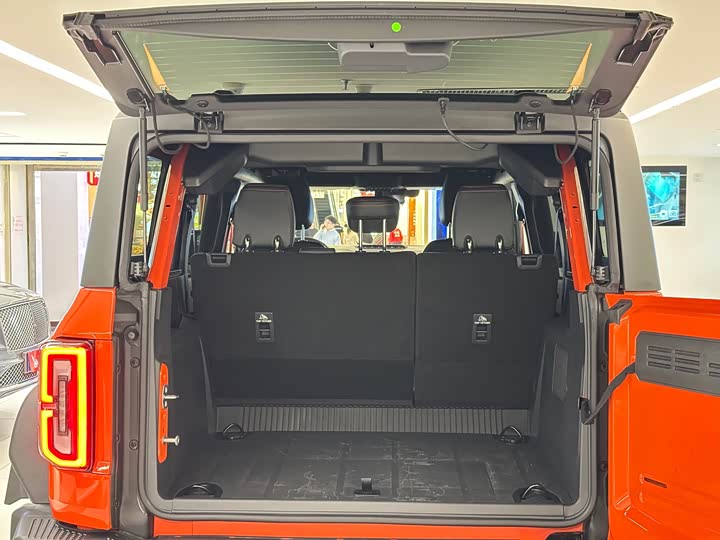 Фото 8 - Ford Bronco