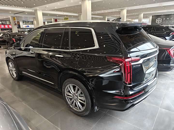 Фото 3 - Cadillac XT6